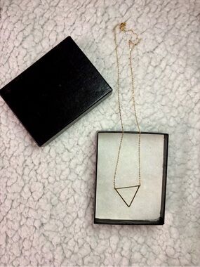 14k Yellow Gold Triangle Outline Fixed Pendant Necklace
